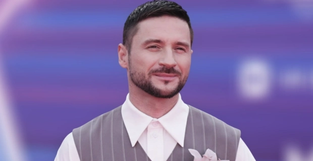 Сергей Лазарев взбудоражил поклонниц новыми фотографиями из отпуска