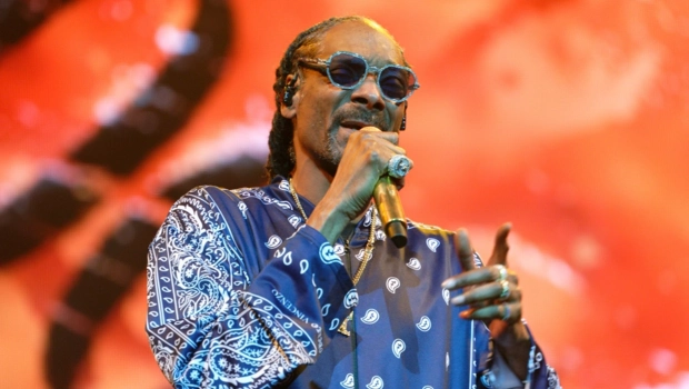 Снуп Догг собрал Андреа и Маттео Бочелли, HUNTR/X и Лейни Уилсон ради рождественской коллаборации