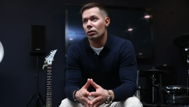 Стас Пьеха провел гендер-пати прямо во время своего выступления