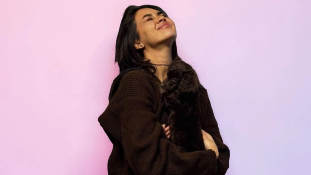 Солистка группы SEREBRO Айя взяла собаку из приюта