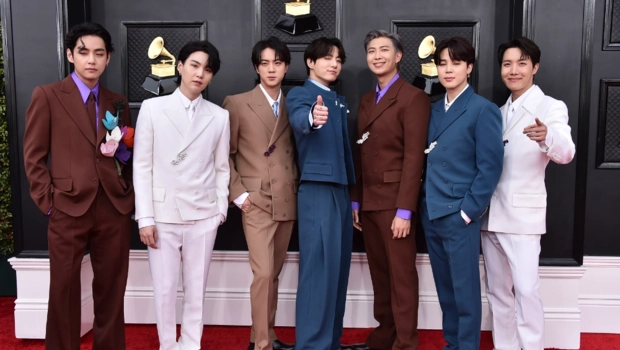 BTS представили тизер клипа «SWIM»