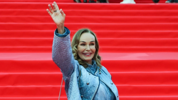 69-летняя Наталья Андрейченко восхитила фанатов новым образом 69-летняя Наталья Андрейченко восхитила фанатов новым образом