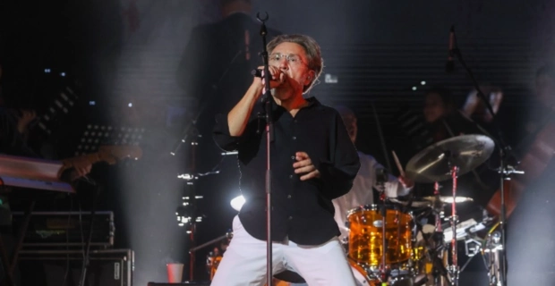 Сергей Шнуров и группировка «Ленинград» выступят на новогодней дискотеке «Танцы! Ёлка! МУЗ-ТВ!» Сергей Шнуров и группировка «Ленинград» выступят на новогодней дискотеке «Танцы! Ёлка! МУЗ-ТВ!»