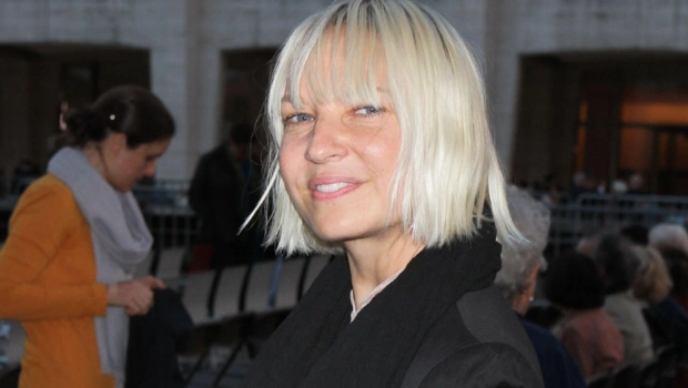 Бывший муж певицы Sia требует от нее 250 тысяч долларов в месяц на содержание Бывший муж певицы Sia требует от нее 250 тысяч долларов в месяц на содержание