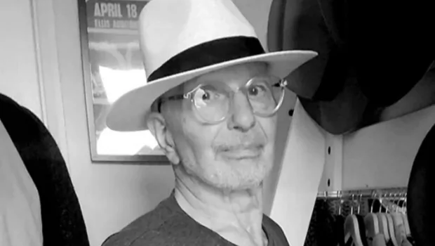 Умер бывший басист группы Queen Барри Митчелл Умер бывший басист группы Queen Барри Митчелл