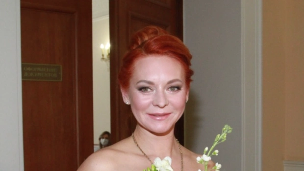 Марина Анисина раскритиковала Шнурова за исполнение песен Высоцкого