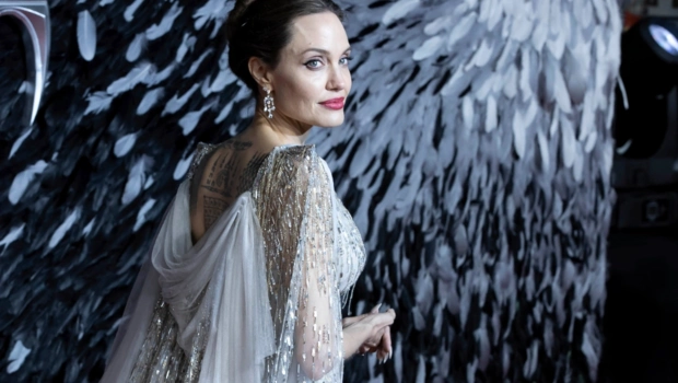 Анджелина Джоли объяснила, почему она не стесняется шрамов после мастэктомии