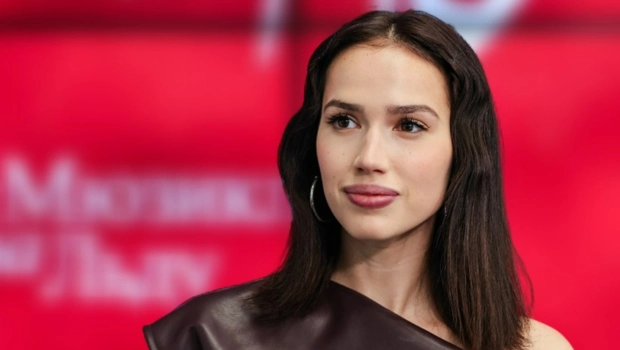 Алина Загитова предстала в неожиданном образе: вместо локонов — эффектная челка Алина Загитова предстала в неожиданном образе: вместо локонов — эффектная челка