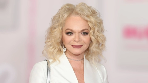 Лариса Долина улетела в ОАЭ: передача квартиры Полине Лурье может затянуться до конца января