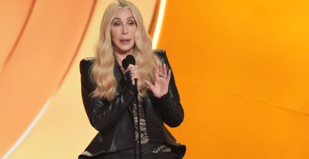 Шер попросила назначить опекуна для своего 49-летнего сына