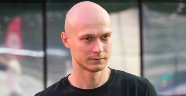 Юра Борисов позвал Эндрю Гарфилда на помощь во время интервью: «Хелп ми!» Юра Борисов позвал Эндрю Гарфилда на помощь во время интервью: «Хелп ми!»