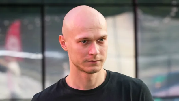Юра Борисов позвал Эндрю Гарфилда на помощь во время интервью: «Хелп ми!» Юра Борисов позвал Эндрю Гарфилда на помощь во время интервью: «Хелп ми!»