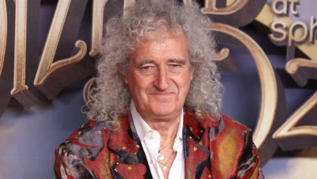 Брайан Мэй подарил Тони Айомми реплику своей легендарной гитары Red Special Брайан Мэй подарил Тони Айомми реплику своей легендарной гитары Red Special