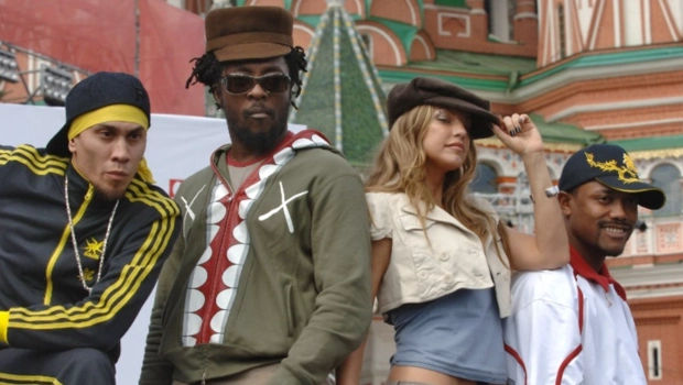 Fergie и Black Eyed Peas воссоединились, чтобы отметить важные даты Fergie и Black Eyed Peas воссоединились, чтобы отметить важные даты