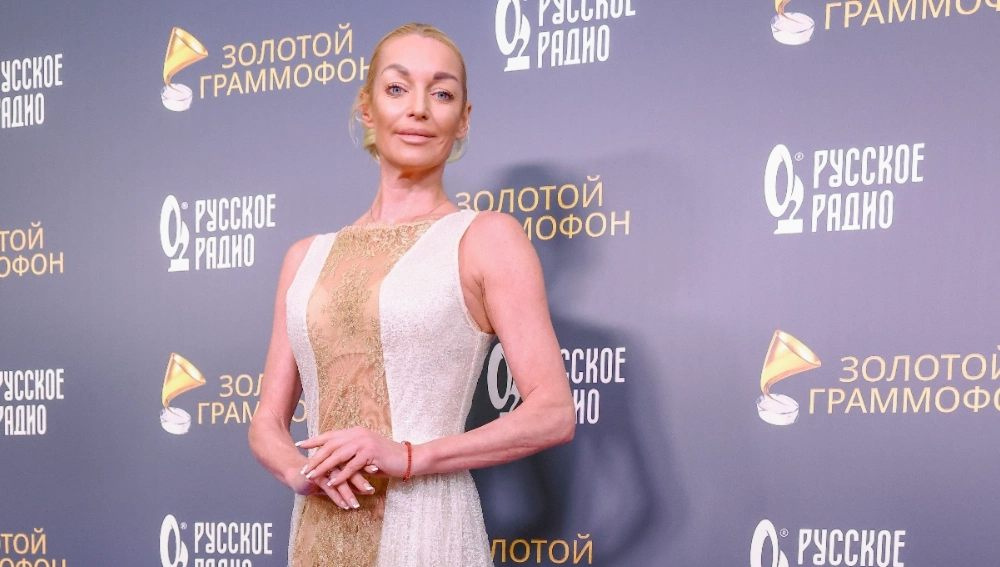 Орыс секс жеке топтамасы Скай Блум трахает (порно мультфильм)