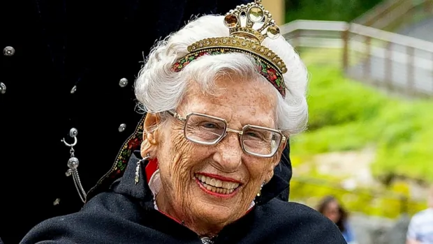94-летнюю принцессу Норвегии заметили на шопинге после операции на сердце 94-летнюю принцессу Норвегии заметили на шопинге после операции на сердце