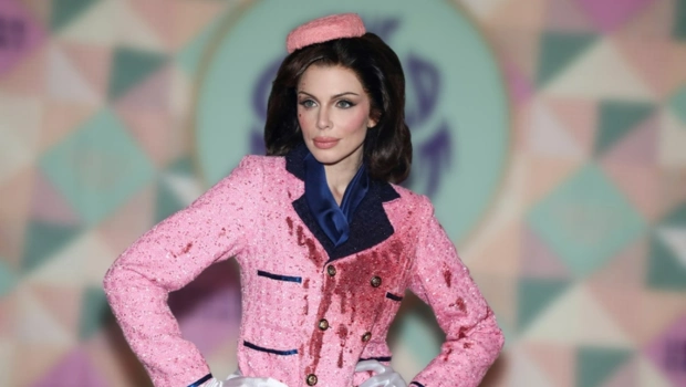 Бывшая Канье Уэста ответила на критику из-за окровавленного костюма Жаклин Кеннеди Бывшая Канье Уэста ответила на критику из-за окровавленного костюма Жаклин Кеннеди