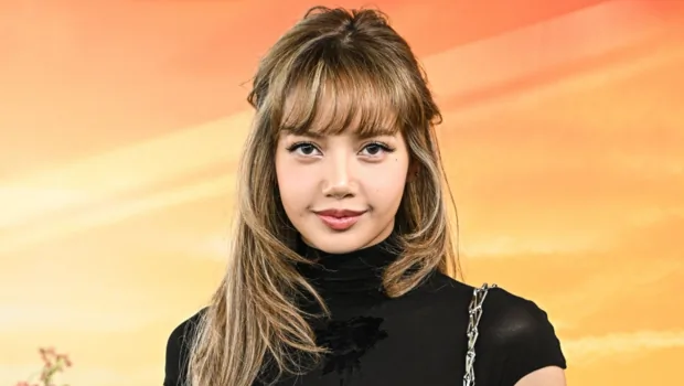 Солистка BLACKPINK Лиса впервые расскажет о личной жизни в документальном фильме Солистка BLACKPINK Лиса впервые расскажет о личной жизни в документальном фильме