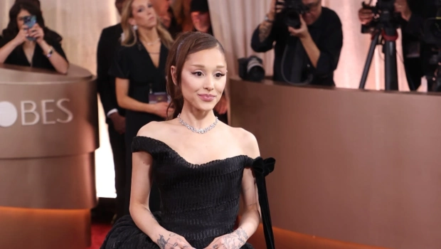 Ариана Гранде представила новый образ на «Золотом Глобусе»