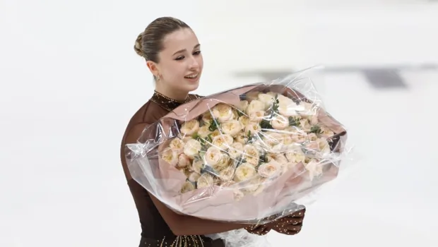Камила Валиева расплакалась после падения на контрольных прокатах сборной России Камила Валиева расплакалась после падения на контрольных прокатах сборной России