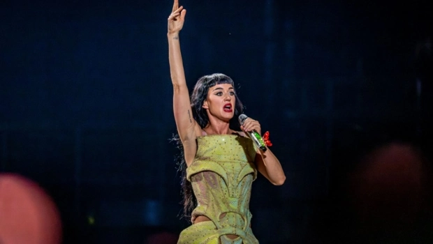 Кэти Перри анонсировала выход клипа «Bandaids» c чередой нелепых ситуаций Кэти Перри анонсировала выход клипа «Bandaids» c чередой нелепых ситуаций