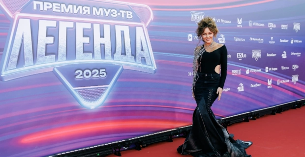 О чём Вита Чиковани попросила Татьяну Куртукову на Премии МУЗ-ТВ 2025. Легенда