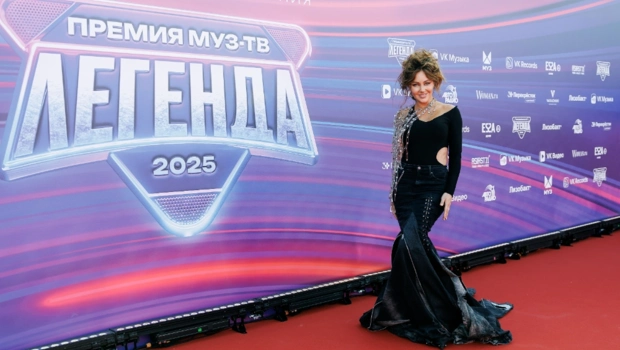 О чём Вита Чиковани попросила Татьяну Куртукову на Премии МУЗ-ТВ 2025. Легенда