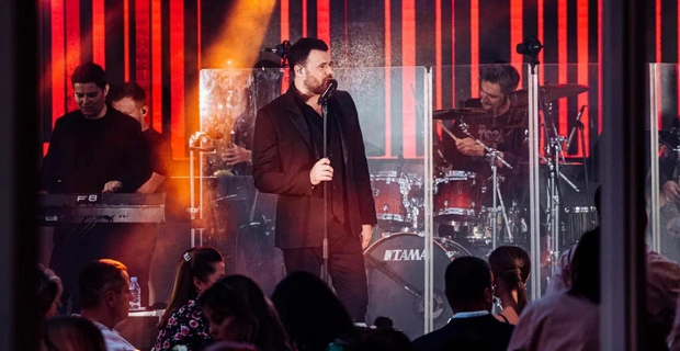 Юлия Барановская, Ксения Бородина и другие звезды на концерте EMIN LIVE: чей образ лучше?