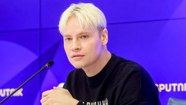 SHAMAN продемонстрировал нижнее белье на пресс-конференции