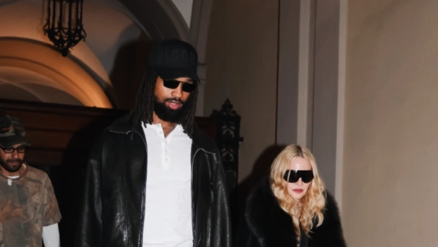 Мадонна появилась на Неделе моды с молодым бойфрендом Мадонна появилась на Неделе моды с молодым бойфрендом