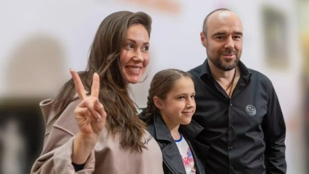 Елена Товстик надеется вернуть ушедшего к Полине Дибровой мужа: «Точка не поставлена»