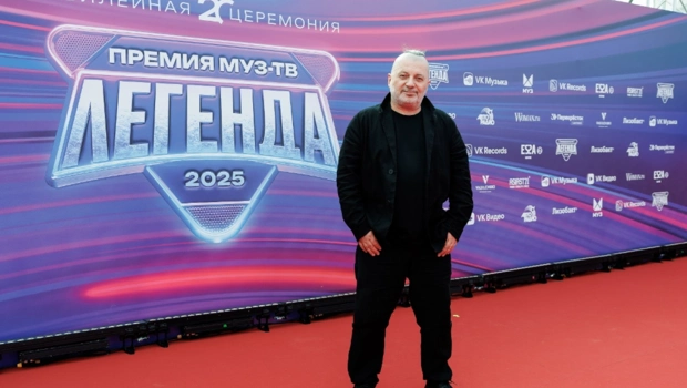 Фанатка решилась на безумный трюк ради автографа Вадима Самойлова