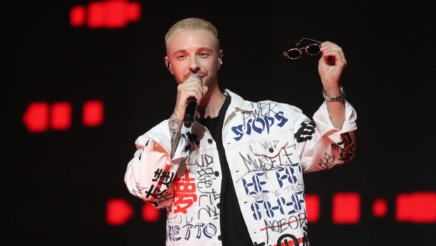 Егор Крид защитил сотрудницу от дебоширов на борту самолета