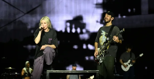 Linkin Park выпустят документальный фильм о возвращении на сцену с новой солисткой Linkin Park выпустят документальный фильм о возвращении на сцену с новой солисткой