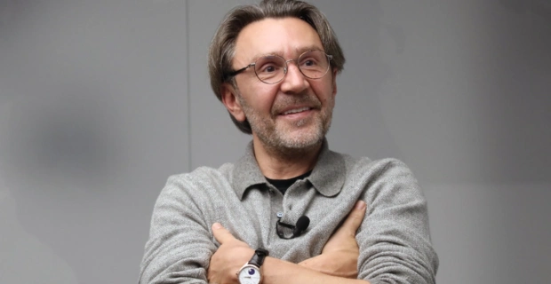 Сергею Шнурову — 53: биография, личная жизнь и главные хиты лидера «Ленинграда»