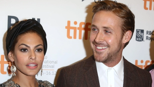 Райан Гослинг устроил сюрприз Еве Мендес прямо на съемках шоу