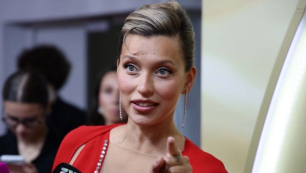 Регина Тодоренко едва не попала под машину с коляской: «И всё из-за телефона!» Регина Тодоренко едва не попала под машину с коляской: «И всё из-за телефона!»