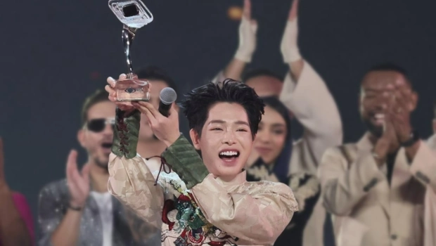 Дык Фук получил награду «Международное достижение года» за победу в «Интервидении» Дык Фук получил награду «Международное достижение года» за победу в «Интервидении»