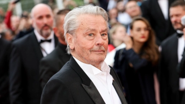 Сын Алена Делона потребовал в суде исключить сестру из завещания