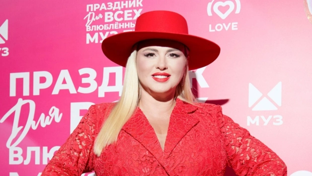 Анна Семенович пожаловалась на испортившего ей внешность косметолога