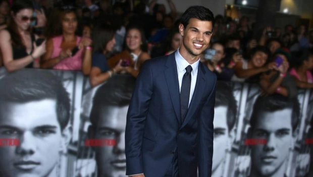 Звезда «Сумерек» Тейлор Лотнер ждет первенца Звезда «Сумерек» Тейлор Лотнер ждет первенца