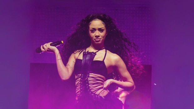 Звезда KATSEYE Манон выступила с заявлением на фоне слухов об уходе из группы Звезда KATSEYE Манон выступила с заявлением на фоне слухов об уходе из группы