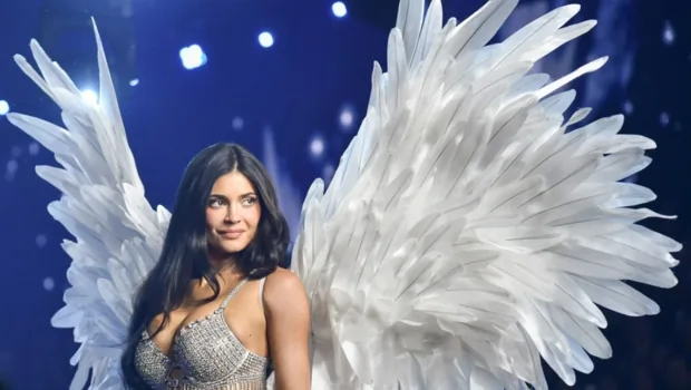 Бриллиантовое белье: Victoria’s Secret продает бюстгальтер за 4 млрд рублей Бриллиантовое белье: Victoria’s Secret продает бюстгальтер за 4 млрд рублей