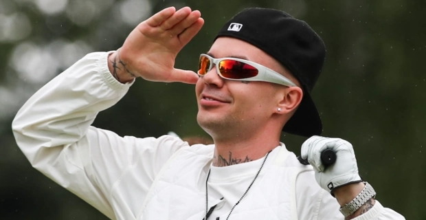 Элджей под Новый год встретился с мальчиком с ОВЗ, исполнившим кавер на его трек