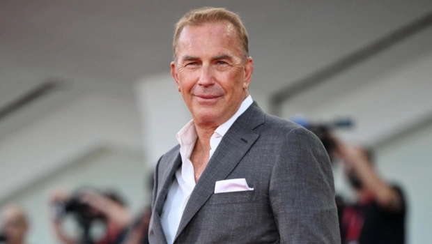 С Кевина Костнера требуют 440 тысяч долларов за одежду через суд