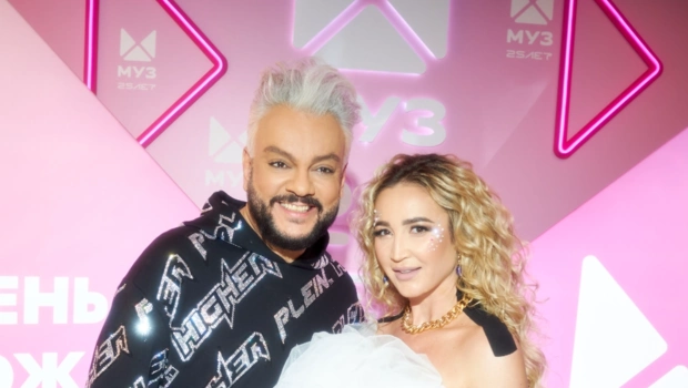 Филипп Киркоров и Ольга Бузова вышли в свет в свадебных образах: ВИДЕО