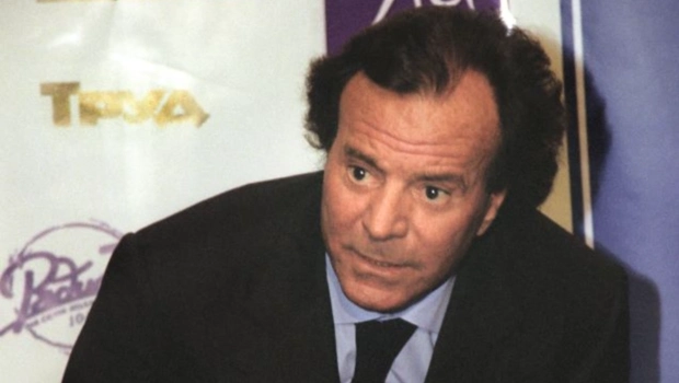 Хулио Иглесиаса обвинили в домогательствах и издевательствах над персоналом: «Дом ужаса»