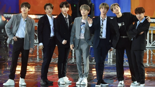 Солисты BTS выпустят поваренную книгу с рецептами корейской кухни Солисты BTS выпустят поваренную книгу с рецептами корейской кухни