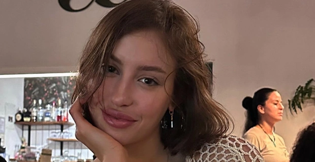 Напала акула? Модель Валентина Иванова показала, как отдыхает с дочкой Тимати на пляже Напала акула? Модель Валентина Иванова показала, как отдыхает с дочкой Тимати на пляже