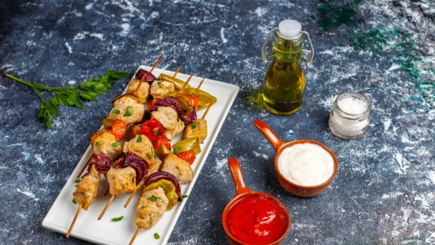 Самые вкусные маринады для шашлыка: классика с луком, кефирный с укропом, медово-горчичный и другие